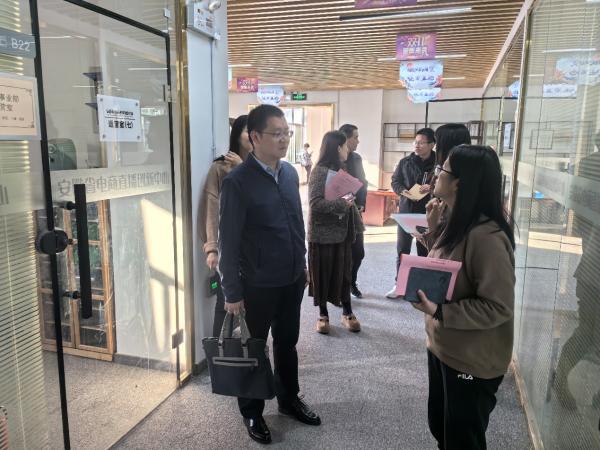 "C:\Users\王洁\Desktop\图片2600.jpg"